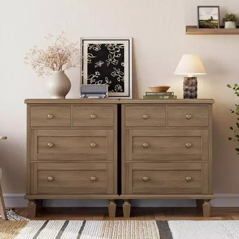 Commode Vintage en Bois à 4 Tiroirs avec Poignées Sculptées et Pieds Effilés, Grand Meuble de Rangement, Armoire de Rangement Rustique pour Chambre et Placard