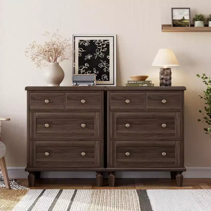 Commode Vintage en Bois à 4 Tiroirs avec Poignées Sculptées et Pieds Effilés, Grand Meuble de Rangement, Armoire de Rangement Rustique pour Chambre et Placard